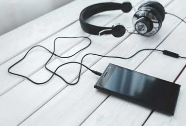 2018年NBA西决经典对决：火箭对勇士火花四溅的攻防战